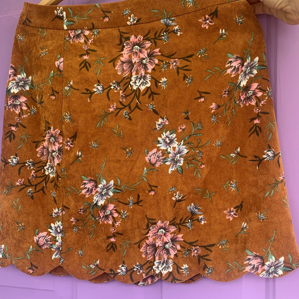 Floral Scalloped Mini Skirt in Rust